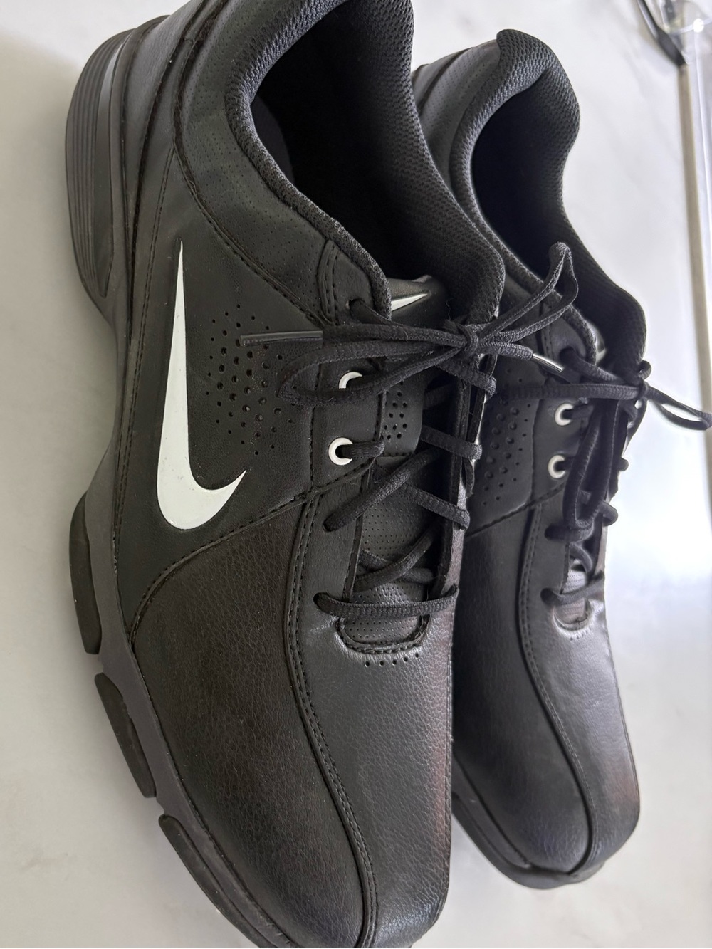 Nike Men’s Black and white GOLF SHOES SZ-10
